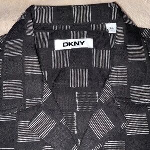 DKNY Camp Shirt Black/White Geometric Design Sz XL Cotton/Poly Blend NWTS